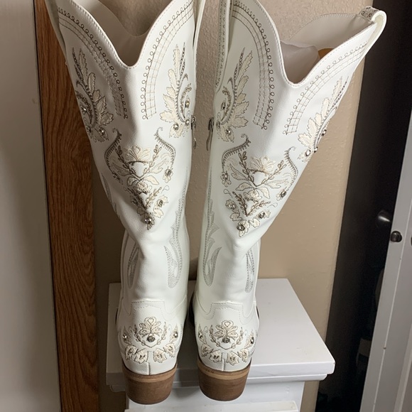 Western Floral Embroidered Rhinestone White Boots NEW in box - Picture 7 of 8